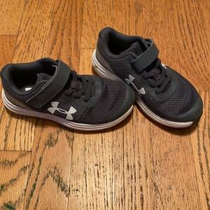 Boys under armor tennis shoes